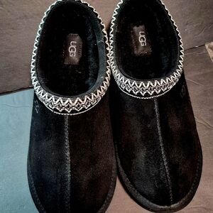 UGGS Black Suede Tasman